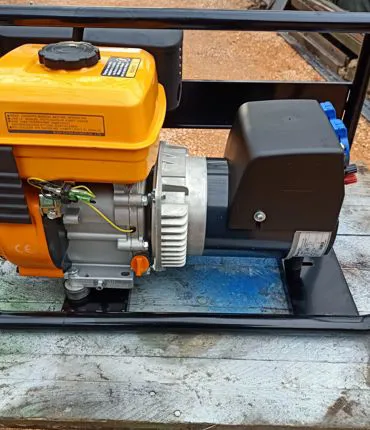 Generatore di corrente tipo cantiere 3kwa volt 220 monofase